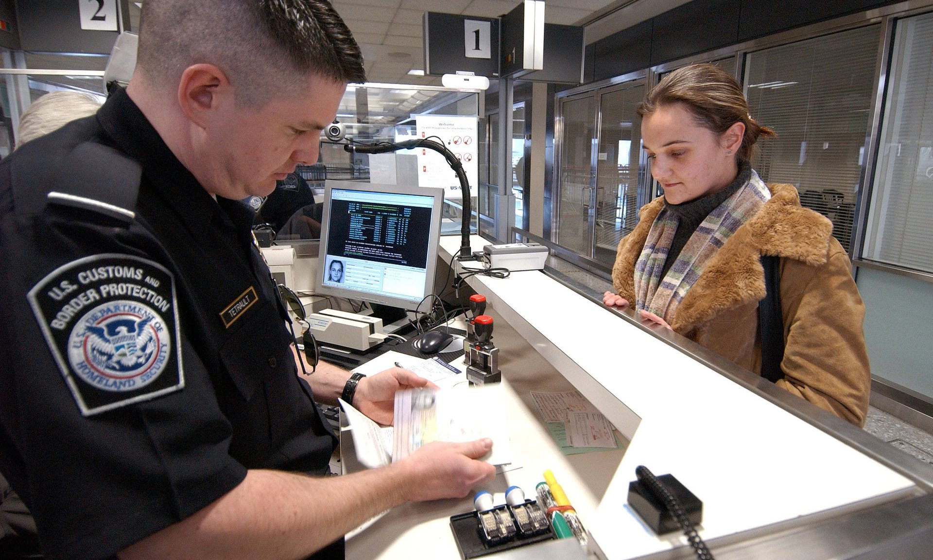 Border control. Таможенно-Пограничная служба США. Таможенная служба США. Пограничный контроль Великобритании. Таможенный контроль США.